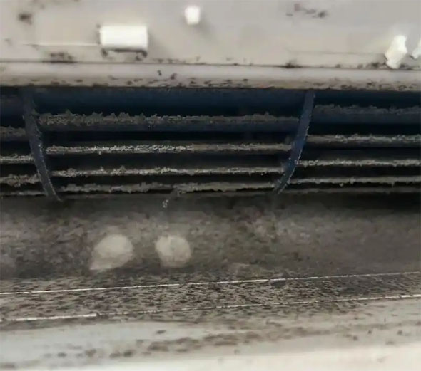 普洱空调吹的风有股烧焦味是怎么回事